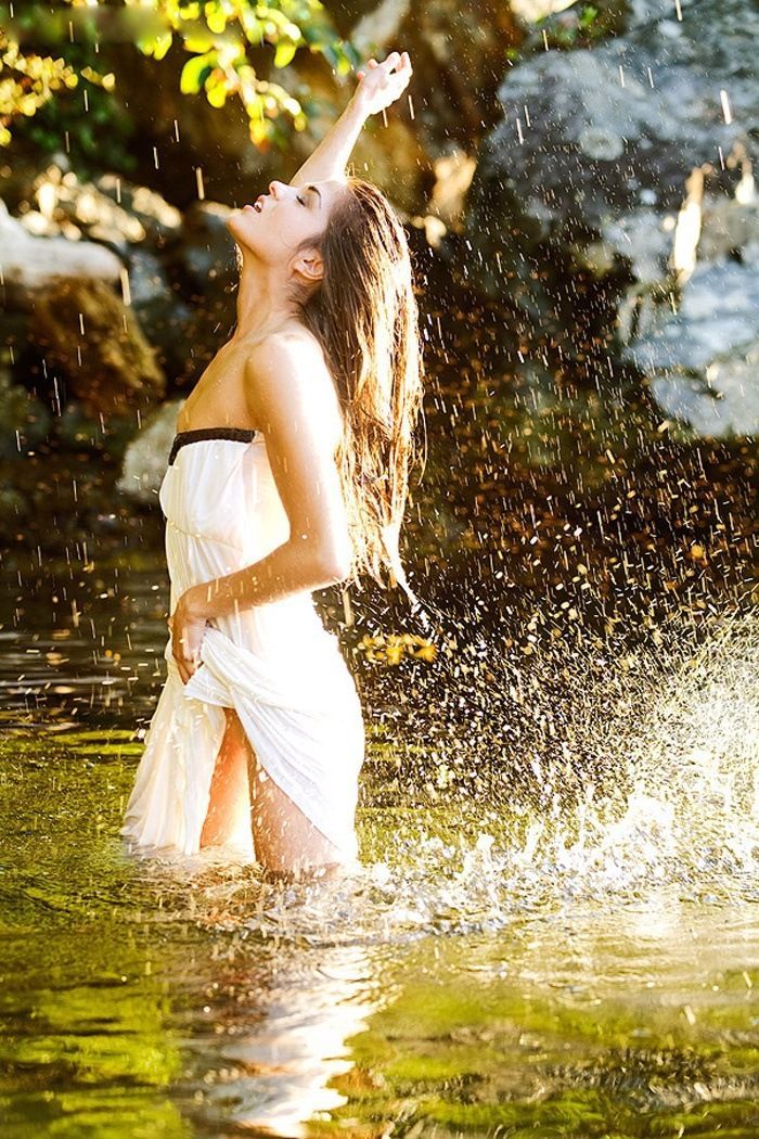 Marie Avgeropoulos in Sagamihara