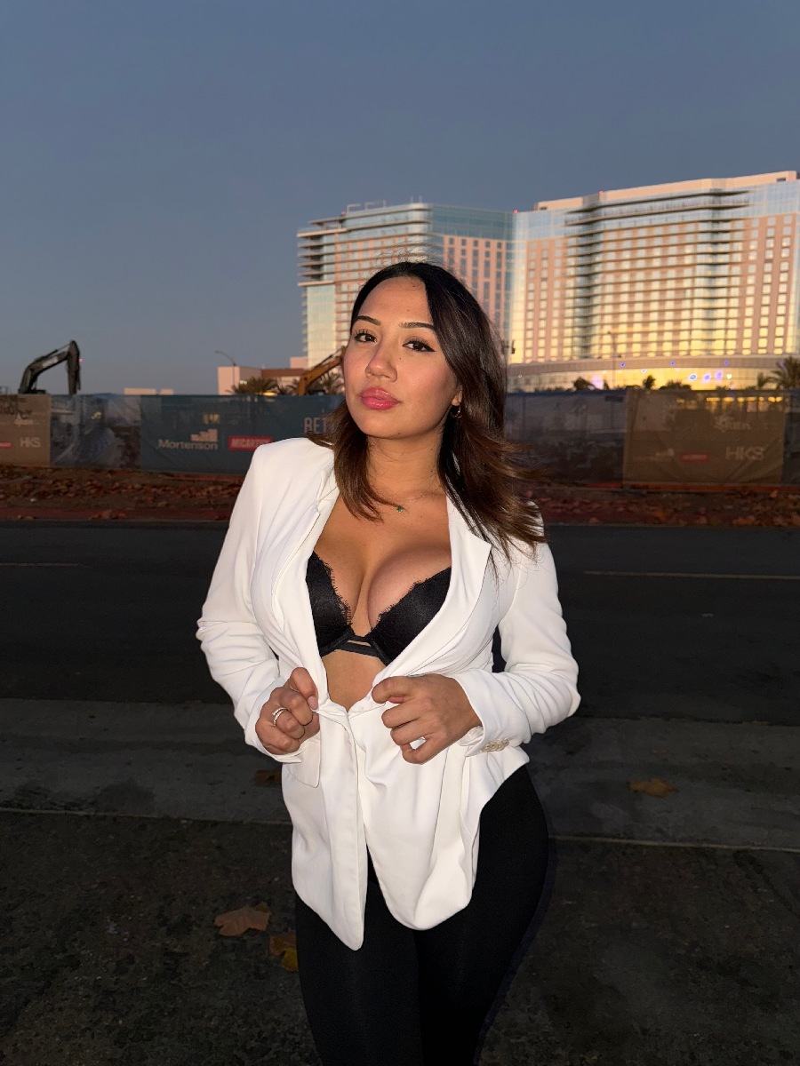 Take a pause and enjoy Ali Cruz — streaming from Sagamihara