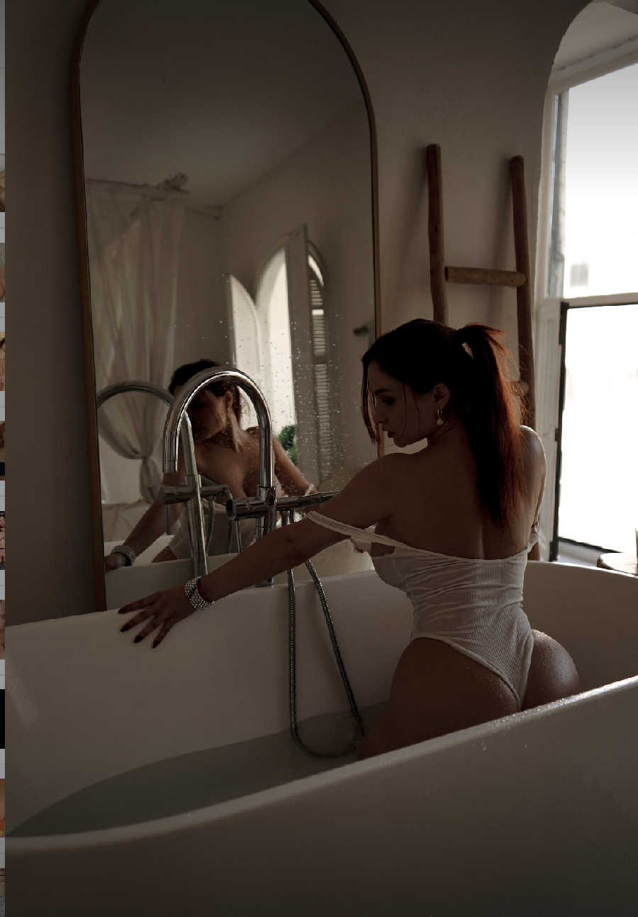 A playful frame from Miranda Faith nude — online in Sagamihara