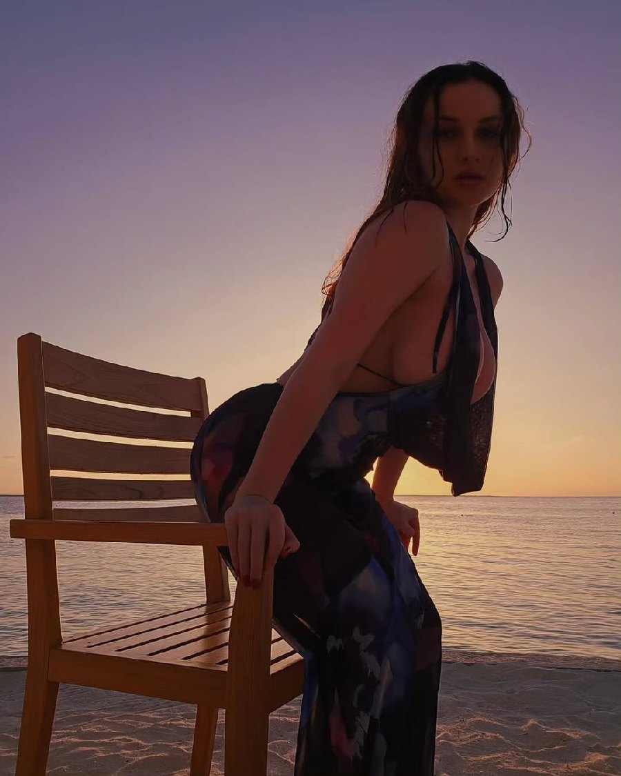 Sexy girl Miranda Faith nude in Sagamihara