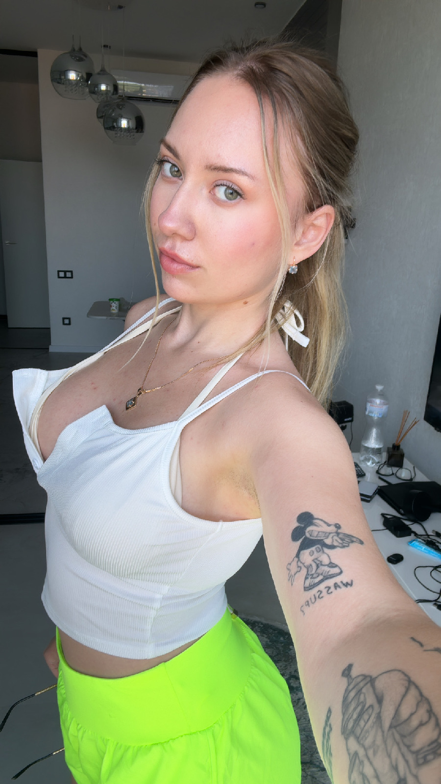 KateV in her underwear in Sagamihara