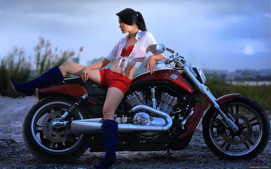 Beautiful girls and motorcycles in Sagamihara