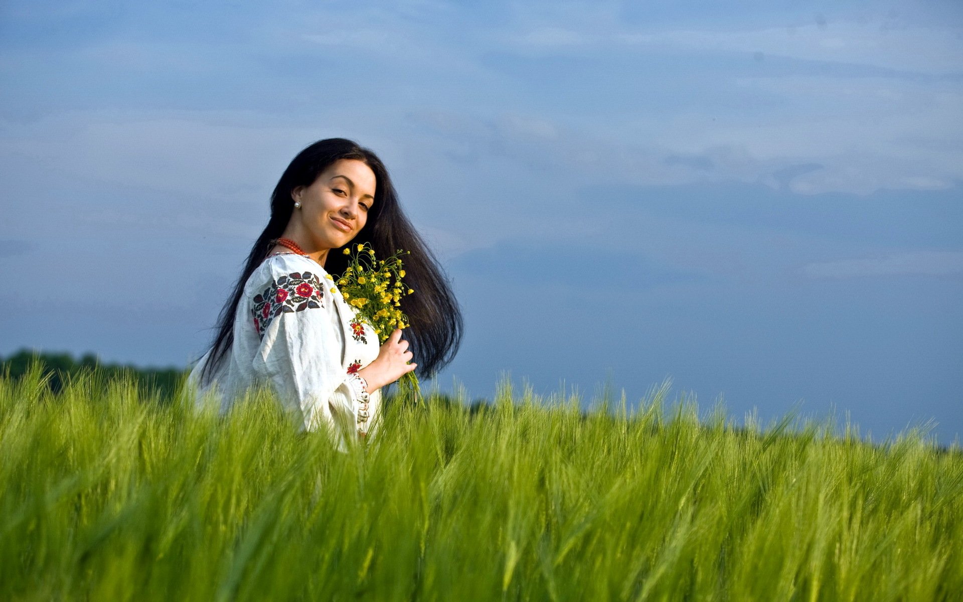 Girls in Slavic costumes in Sagamihara